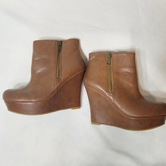 MOSSIMO Faux Brown Leather Wedge Bootie Sz 5-1/2 - Picture 3 of 7